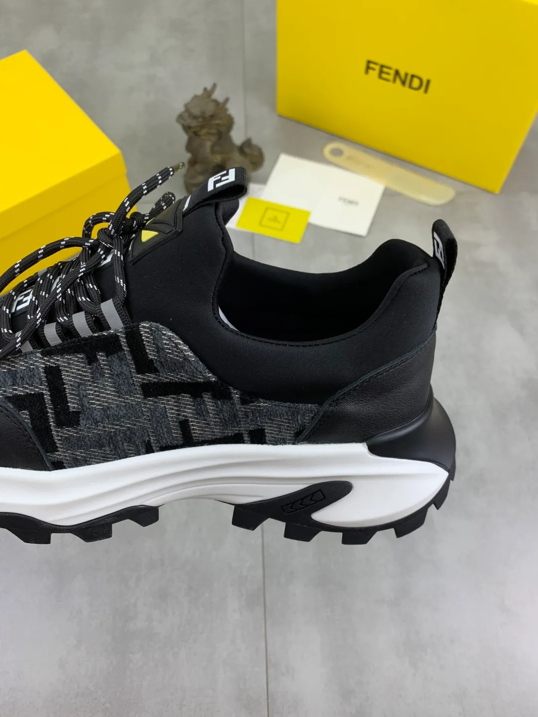 ​Men's shoes 💰P440 💰【New】Little monster 🆘 New FENDI 🕶️🕶️Simple routing effect, showing an elegant and cool driving shoe 🎬Using imported calfskin + first-layer pigskin lining🐂Excellent material🎬Detailed workmanship 🤗Comfortable foot feel➰➰. ​Pair it with any outfit to show your taste and temperament, low-key luxury ♻️Design ​simple and elegant ​noble and fashionable 🍃​Very loved and favored by trendy men 💓❤️Size: 38-44 (45 customized) 3️⃣ colors available